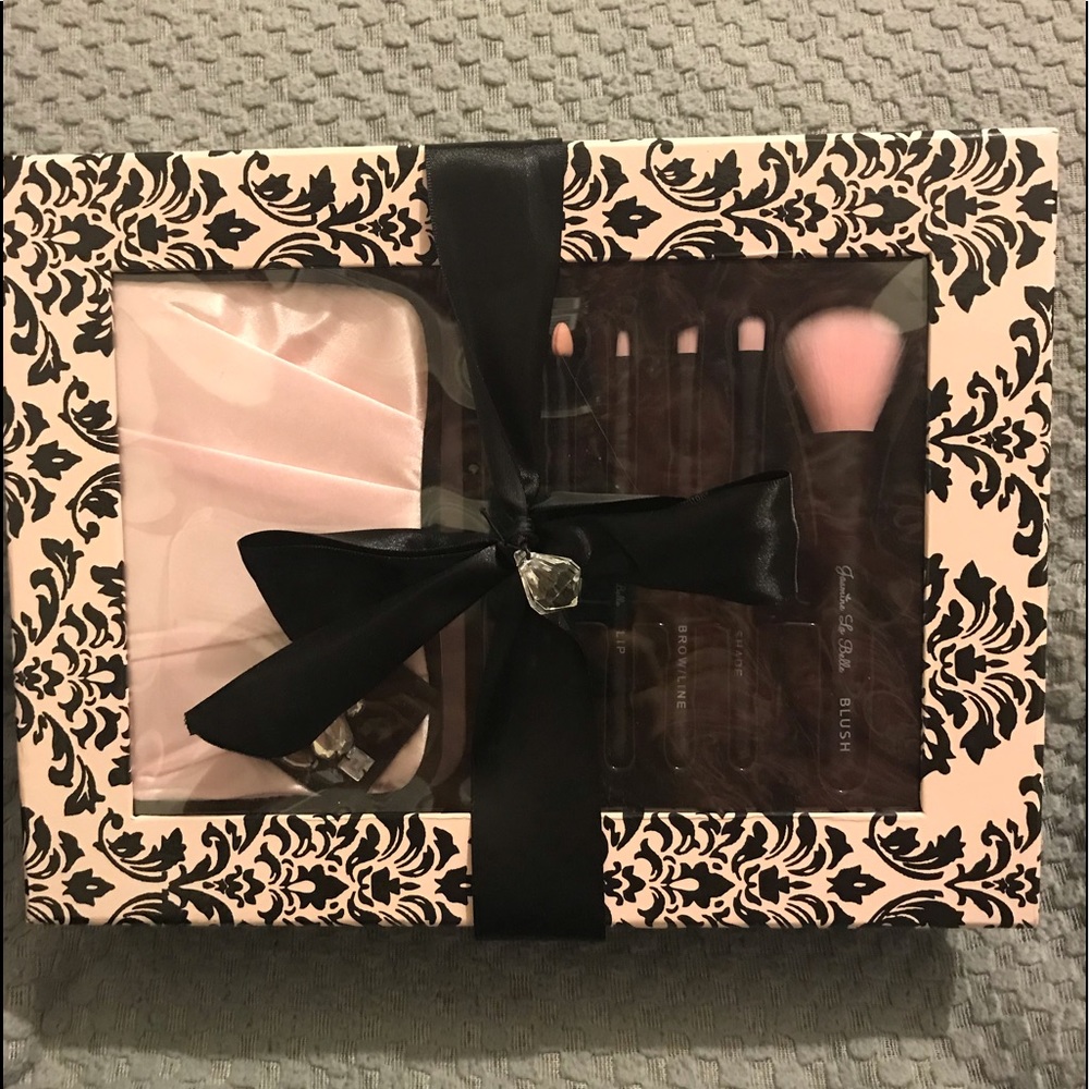 NWT 💐JASMINE LA BELLE COSMETICS BRUSH GIFT SET
